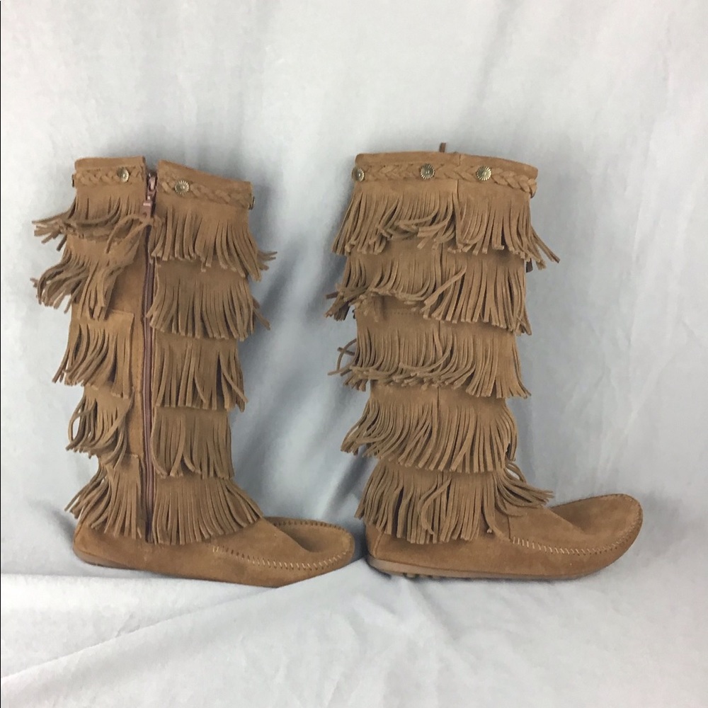 Minnetonka 5-layer fringed boots